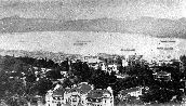 01-20-574|從半山區俯瞰中區及維多利亞港,約攝於1905年。(1905)