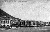 01-13-347|中区及西区海傍。左起第二座建筑物(有塔楼)是上环街市(今西港城),约摄於1910年。(1910)