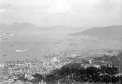 01-20-560|从山顶俯瞰中区及维多利亚港,约摄於1915年。(1915)